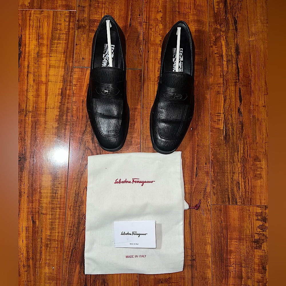 Authentic Salvatore Ferragamo Leather Loafers-Black leather (Men’s size 7.5 US)